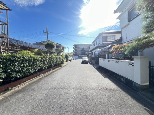 大和高田市大字根成柿の前面道路含む現地写真