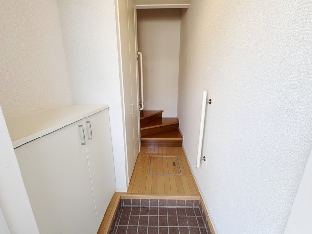 モンソレイユB棟の玄関