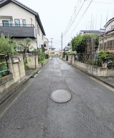 【中古】坂戸市泉町中古住宅の前面道路含む現地写真