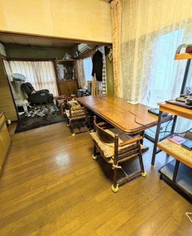 【中古】坂戸市泉町中古住宅の居間・リビング