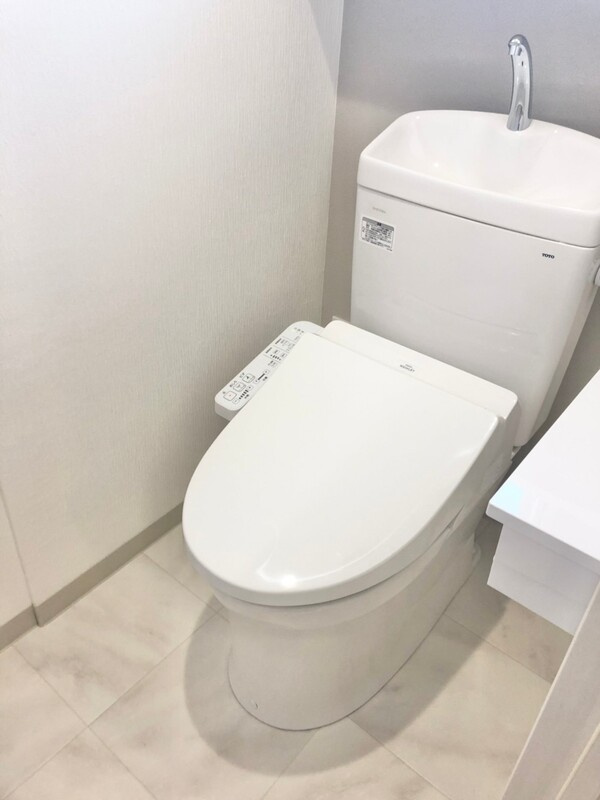 調布市布田１丁目の賃貸マンションのトイレ