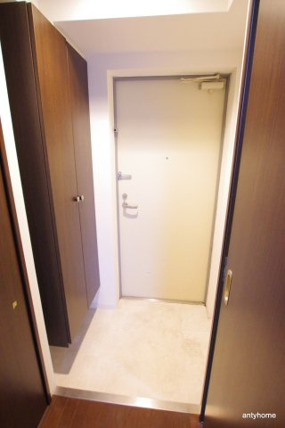 ライブガーデン新大阪　仲介手数料無料の玄関