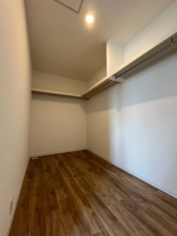 星置３条４丁目 戸建の洋室|ウォークインＣＬ（３ＬＤＫ世帯）