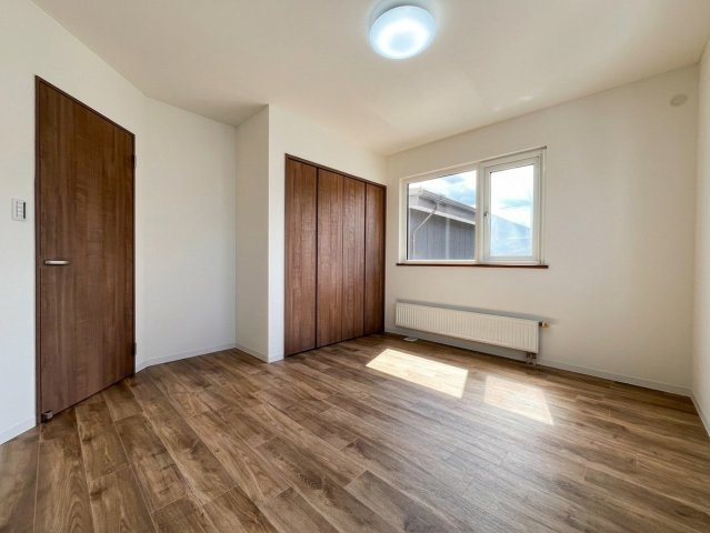 星置３条４丁目 戸建の洋室|６．９帖 洋室（３ＬＤＫ世帯）