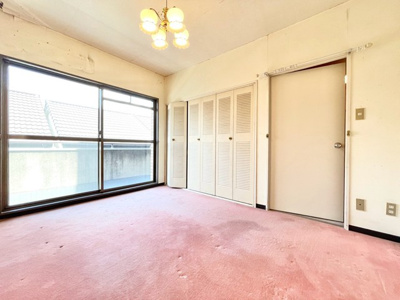 【洋室】 | 千里中央ガーデンズ | 現在ご返済中のカーローン・カードローン・教育ローンなどを住宅ローンに一本化したり、家具家電購入費用・引越し費用を住宅ローンと組み合わせるなど、お客さまにメリットの多い住宅ローンのご提案が可能です。