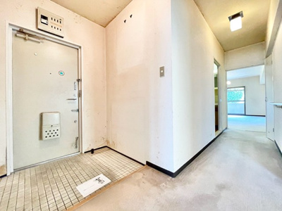 【玄関】 | 千里中央ガーデンズ | こちらの物件近くの教育施設や、スーパー・公園など、物件周辺の住環境を併せてご案内させて頂きます。ぜひ、現地での暮らしをイメージなさって下さい！