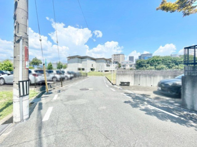 【周辺】 | 千里中央ガーデンズ | 現在ご返済中のカーローン・カードローン・教育ローンなどを住宅ローンに一本化したり、家具家電購入費用・引越し費用を住宅ローンと組み合わせるなど、お客さまにメリットの多い住宅ローンのご提案が可能です。