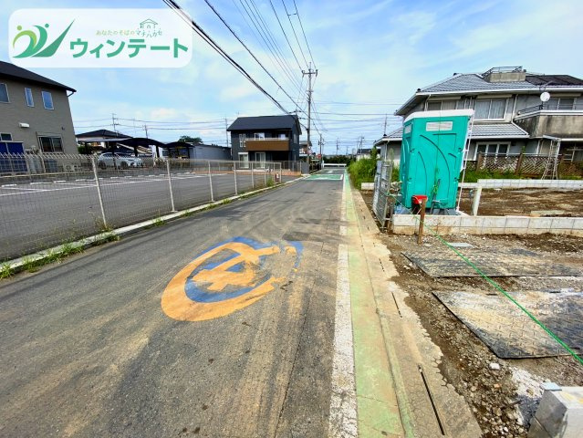 阿見町阿見第7　新築戸建　2号棟の前面道路含む現地写真|敷地面積178.61㎡（54.02坪）のゆとりある土地で、陽当たり・風通しも良好。ぜひ現地でご体感ください。