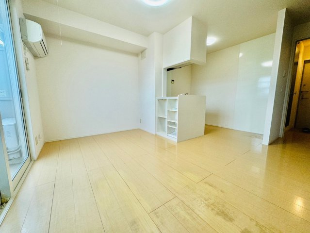 ノア東山B棟の居間・リビング
