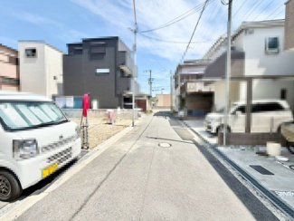 【前面道路含む現地写真】 | 緑ヶ丘北町２丁　新築戸建 | 玄関にシューズボックスありますよ！玄関周りもスッキリ片付きますね！