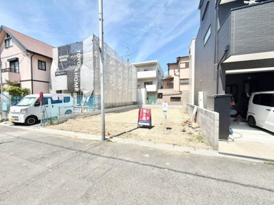 【前面道路含む現地写真】 | 緑ヶ丘北町２丁　新築戸建 | ＬＤＫ約１９．５帖♪２面採光の明るくゆとりのあるリビングは家族が自然に集まる空間になりますね♪
