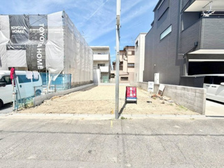 【前面道路含む現地写真】 | 緑ヶ丘北町２丁　新築戸建 | トイレ１階と２階の２ヶ所あります！忙しい朝や家族の多いご家庭も安心ですね♪