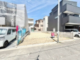 【前面道路含む現地写真】 | 緑ヶ丘北町２丁　新築戸建 | ウォークインクローゼット３か所ありますよ！収納スペース充実してますよ♪綺麗な室内が保てますね！