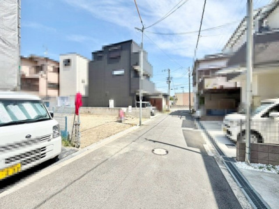 【前面道路含む現地写真】 | 緑ヶ丘北町２丁　新築戸建 | 家探しはどうやってするの？から資金のことや住宅ローン、税金や制度のことまで住宅の難しいことをわかりやすく説明いたします♪ 