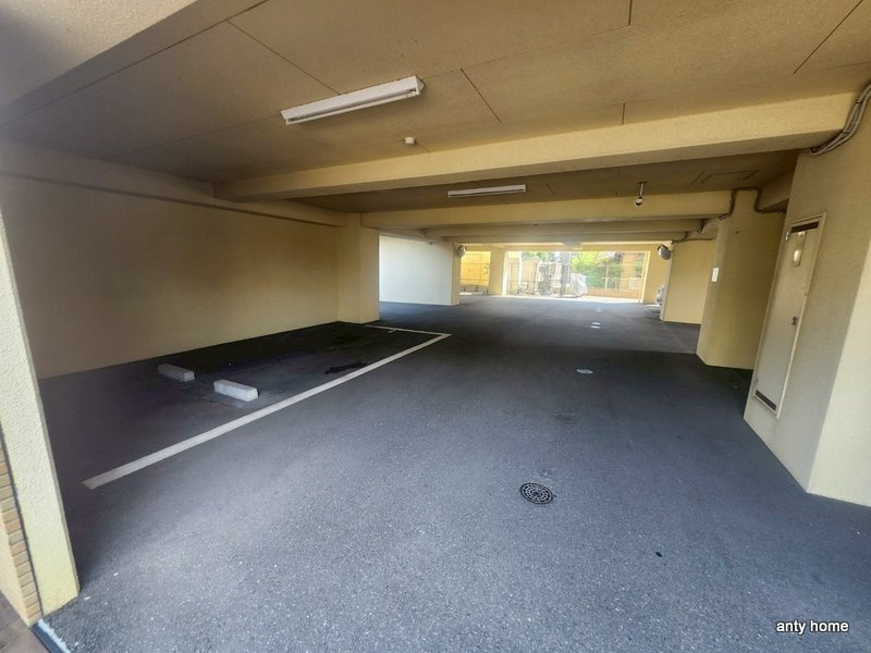 フローライト上新庄駅前　仲介手数料無料の駐車場