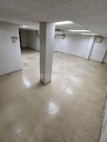 オペル2番館の内装