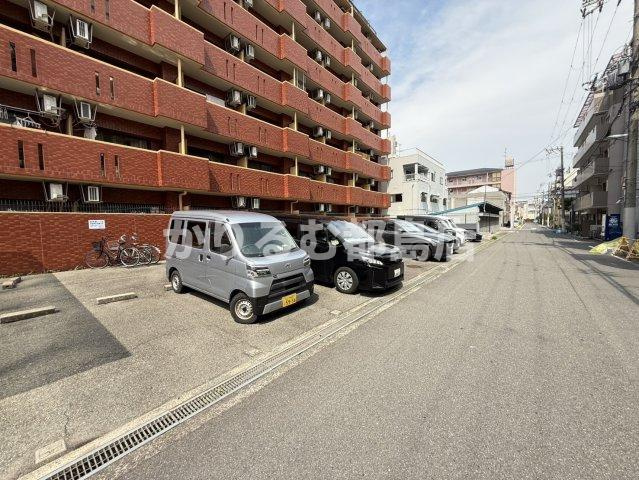 東洋プラザ高倉の駐車場