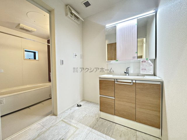 所沢市北秋津・全1棟　新築一戸建　～北西角地～の独立洗面台|シャンプードレッサー付洗面化粧台