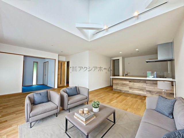 所沢市北秋津・全1棟　新築一戸建　～北西角地～の内装|広々ゆったりLDK20.9帖（家具はCG画像での表示になります）
