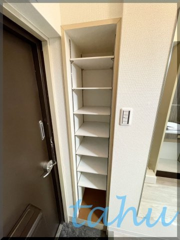 新宿区下落合３丁目の賃貸マンションの玄関