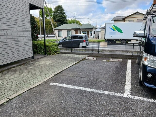 スプリングフィールド原市の駐車場