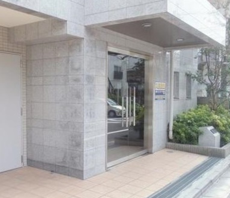 バージュアル浦和イーストのエントランス
