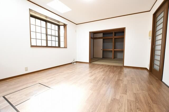 松戸市西馬橋相川町戸建の居間・リビング
