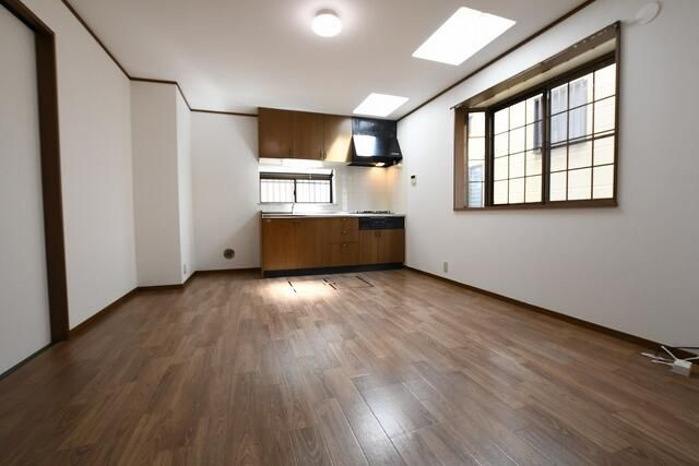 松戸市西馬橋相川町戸建の居間・リビング