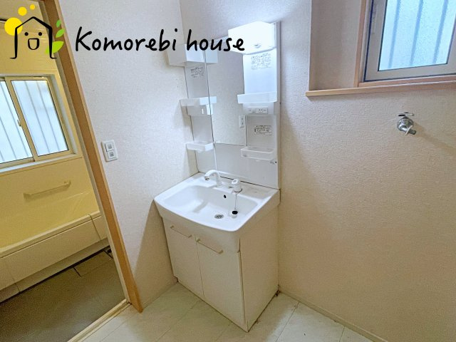 上尾市領家　1期　中古戸建の独立洗面台|26.8.27　撮影済み