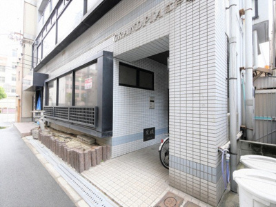 【エントランス】 | グランピア江戸堀 | 落ち着いたエントランスです