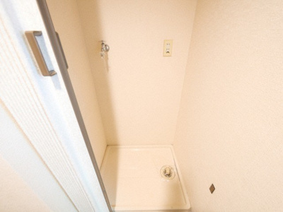 【設備】 | グランピア江戸堀 | 洗濯機置き場です
