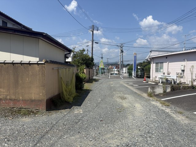 錦町綾ノ内 中古一戸建ての前面道路含む現地写真