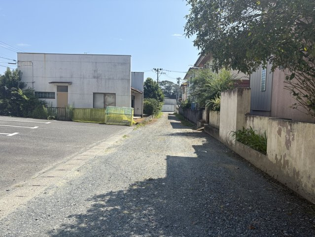 錦町綾ノ内 中古一戸建ての前面道路含む現地写真