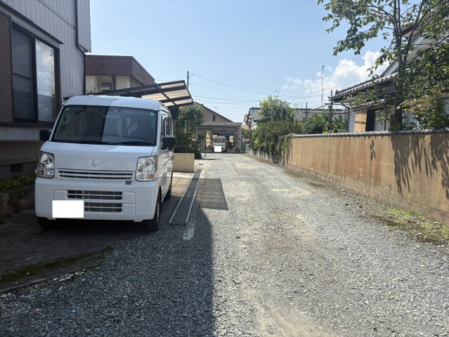 錦町綾ノ内 中古一戸建ての前面道路含む現地写真