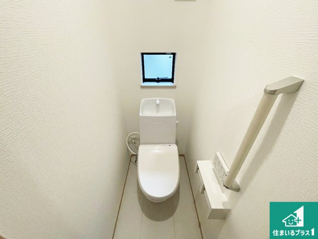 東大阪市加納　新築一戸建てのトイレ|1・2階の2ヶ所にあるので、朝の忙しい時間の順番待ちもなく、深夜の利用にも大変便利です。