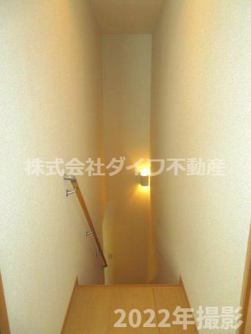 明星の内装|階段　上から