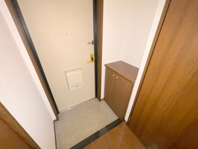 リーガル新大阪5の玄関