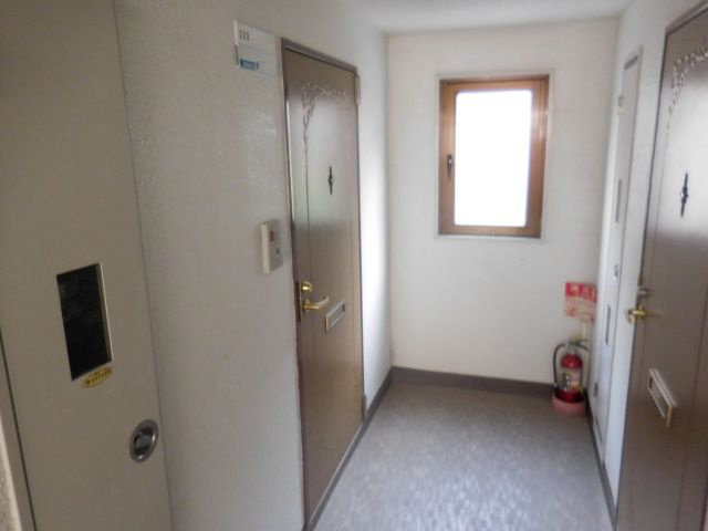 高槻市富田町１丁目の賃貸マンションの玄関