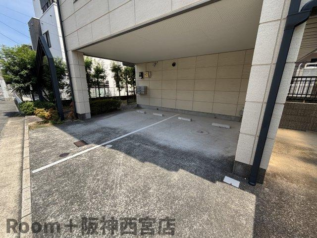 ヴァンベール宍戸の駐車場