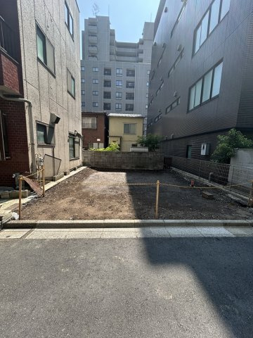 文京区本郷二丁目売地の前面道路含む現地写真