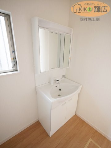 姫路市第9下手野（全3棟）3号棟の独立洗面台|同社施工例です。