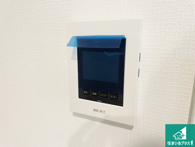 東大阪市加納　新築一戸建ての防犯設備|カラーモニターインターホン！声だけでなく来訪者の姿や顔がモニターで確認できるので、小さなお子様がいらっしゃるご家庭でも安心できます！