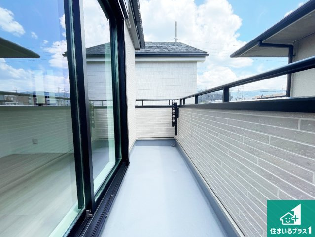 東大阪市加納　新築一戸建てのバルコニー|日当たりのよいバルコニー！お部屋が開放的に！