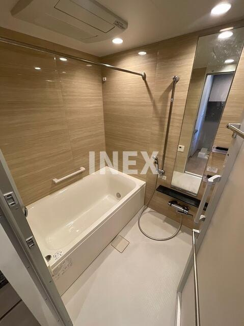 横浜市神奈川区松本町１丁目の賃貸マンションの浴室