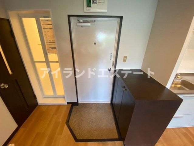 ティブロンコート　最上階　陽当たり良好　バストイレ別の玄関