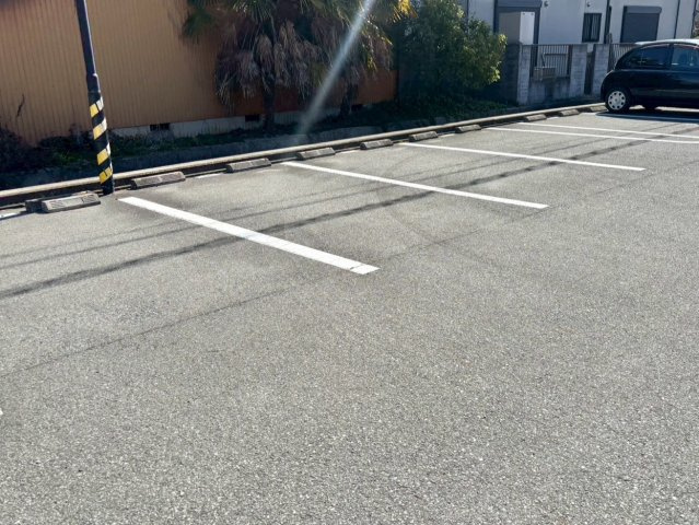 ロイヤルメゾンマエダの駐車場