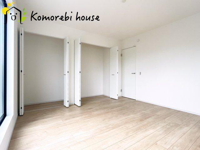 さいたま市大宮区上小町　13期　新築一戸建て　KEIAI GRACE　01の寝室|広くて明るい寝室