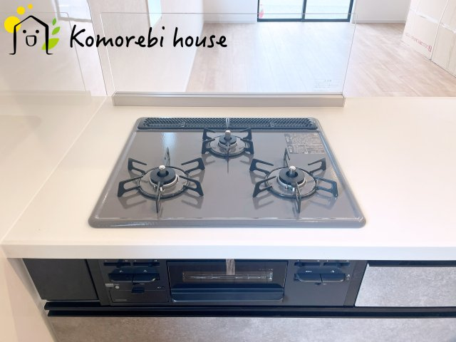 さいたま市大宮区上小町　13期　新築一戸建て　KEIAI GRACE　01のキッチン|キッチンでお料理をお楽しみください