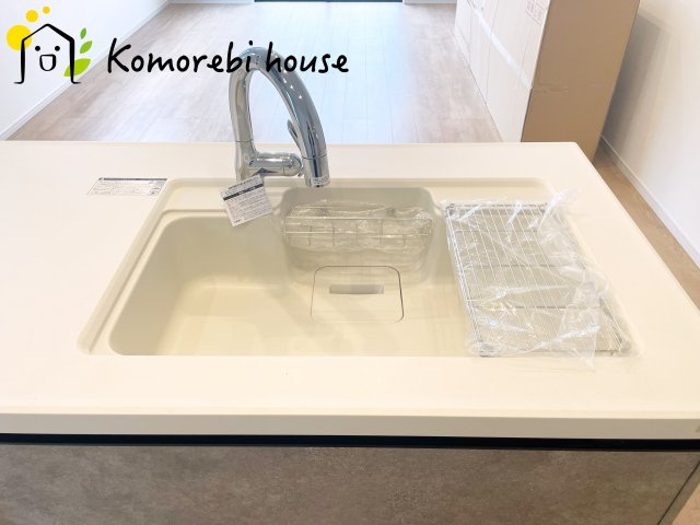 さいたま市大宮区上小町　13期　新築一戸建て　KEIAI GRACE　01のキッチン|キッチンでお料理をお楽しみください