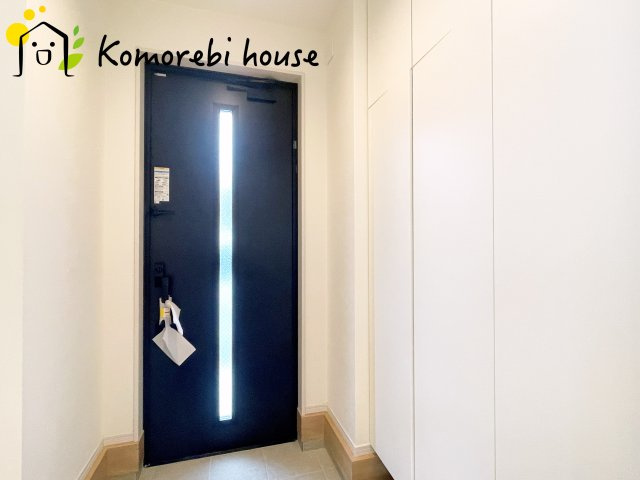 さいたま市大宮区上小町　13期　新築一戸建て　KEIAI GRACE　01の玄関|明るい玄関です